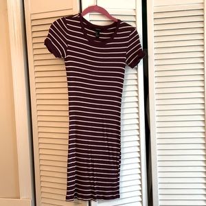Stretchy maroon and white stripped short sleeve dress!